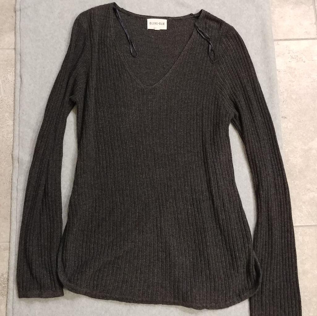 Women's Olive+Oak Ribbed V-Neck Sweater-Medium